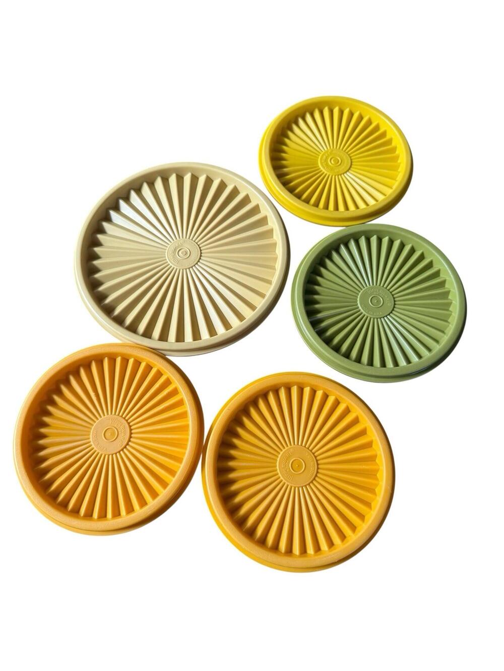 Five Tupperware Serviler Lids